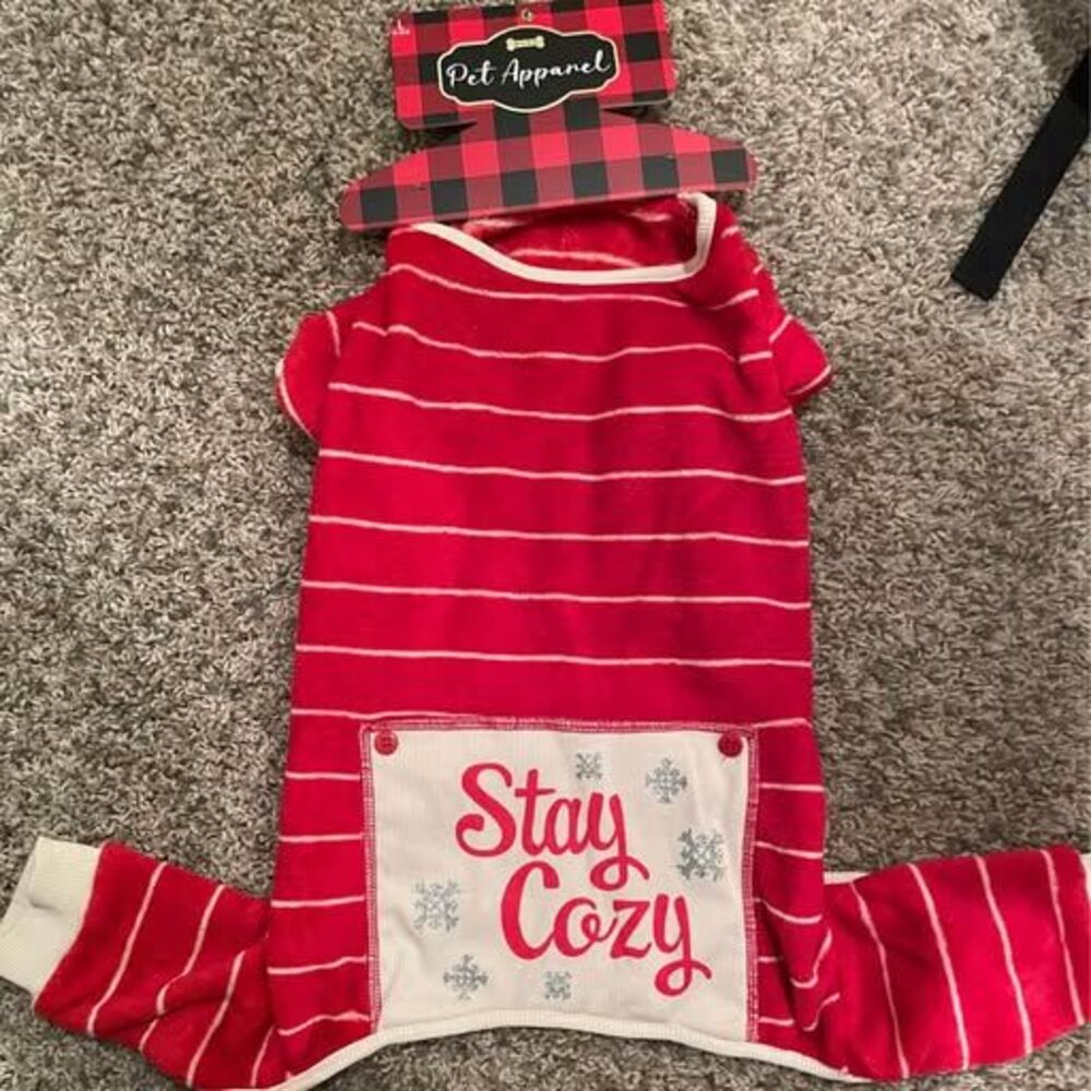 New and Stay Cozy Large Dog Sweater So Soft Great for Christmas and Valentine’s